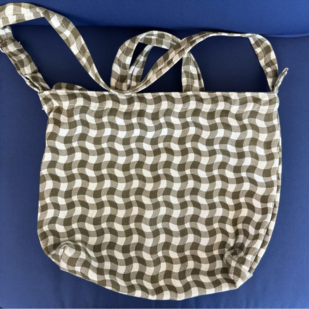 BAGGU Horizontal Duck Bag with Zipper in Wavy Gingham Brown
